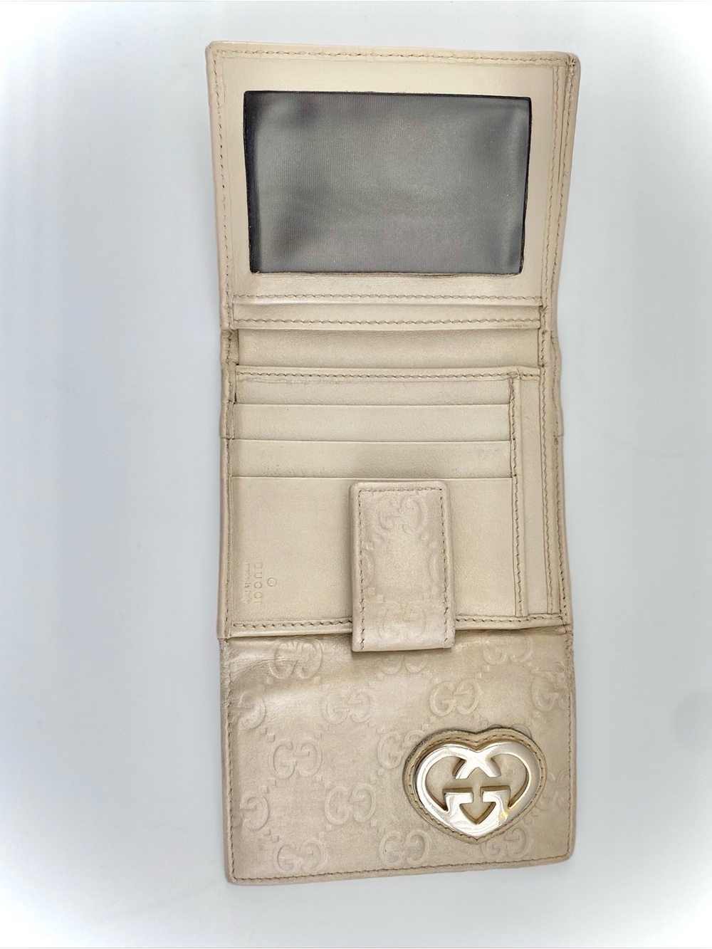 Gucci Cream Embossed GG Heart Logo Compact Wallet - Picture 3 of 11